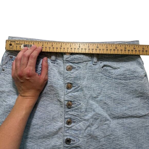 Guess Cube Pattern Denim Mini Skirt Light Blue Button Front Sustainable 30 - Picture 8 of 14